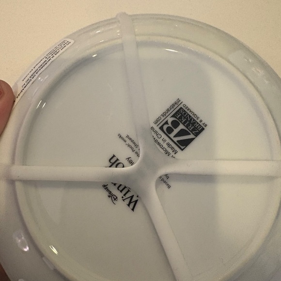 Cute Disney Winnie the Pooh set of 4 appetizer small side plates fall autumn - Picture 2 of 2